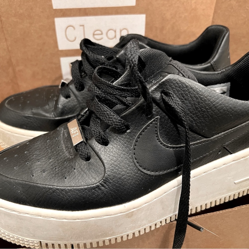 NIKE WOMENS AIR FORCE 1 SAGE PLATFORM BLACK *SIZE US 7.5